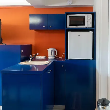 Chroma Apartment *