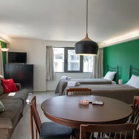Chroma Apartment *