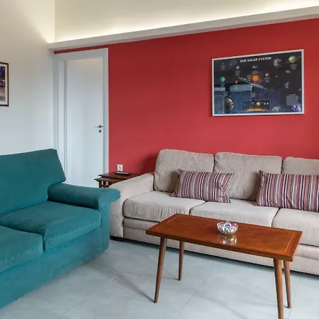 Apartment Chroma Pikermion